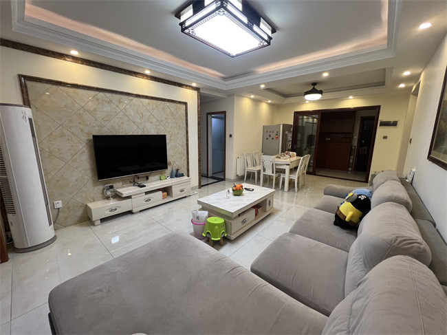 （首付12萬(wàn)）長(zhǎng)燃新奧佳園8棟10樓（帶車(chē)位）